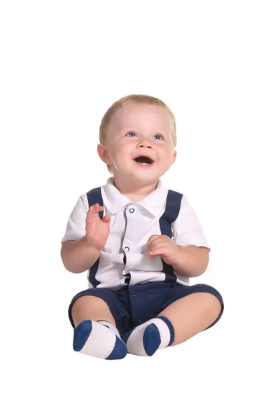 Glimlachende baby zitten, geïsoleerd op een witte achtergrond — Stockfoto