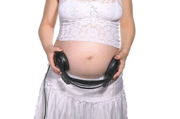 Zwangere vrouw met hoofdtelefoon — Stockfoto