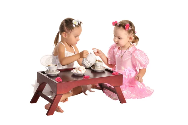 かわいい双子姉妹ゼファー白いバクの分離とおやつを食べる — ストック写真