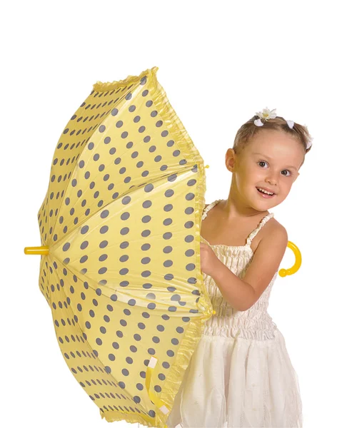 Beyaz arka plan üzerinde izole şemsiye ile güzel küçük hanım — Stok fotoğraf