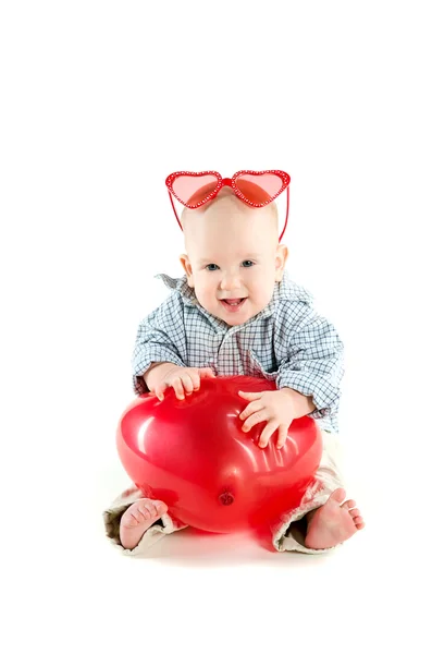 バレンタインデーのハート型バルーン 1 と男の赤ちゃん — ストック写真