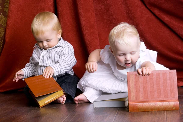 Children read books — Stock Photo, Image