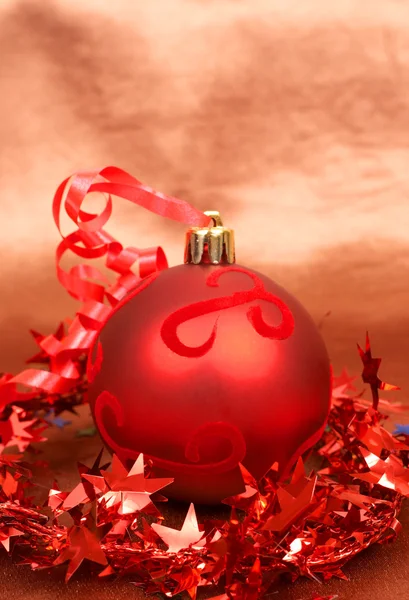 Czerwona bombka świąteczna — Zdjęcie stockowe