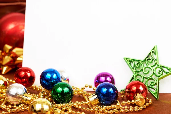 Renkli Noel baubles ve yıldız — Stok fotoğraf