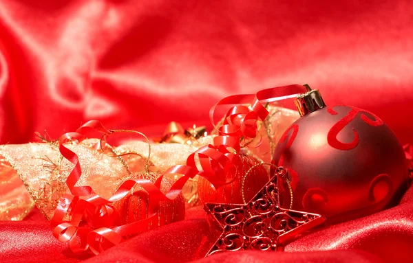 Red Christmas baubles and star — Stock Photo, Image