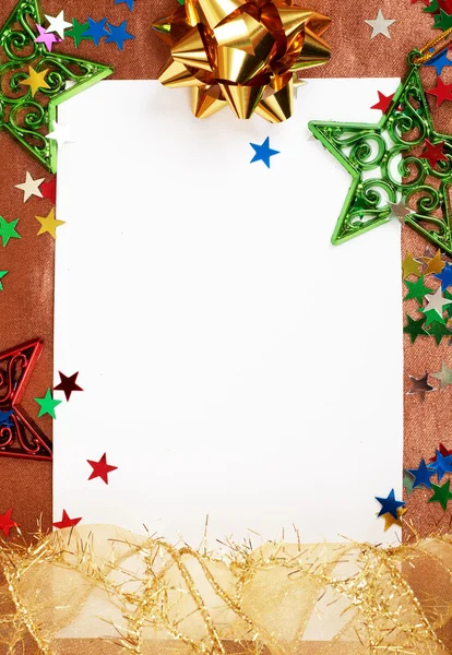 Weiße Weihnachtskarte mit Dekoration — Stockfoto