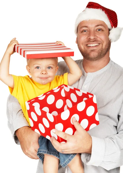 Pojke med sin far i julklapp Royaltyfria Stockbilder