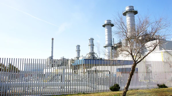 Sant adriá 's thermisches Kraftwerk von besós lizenzfreie Stockbilder