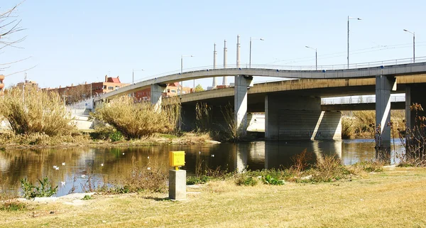 Brücke über den Fluss besós — Stockfoto