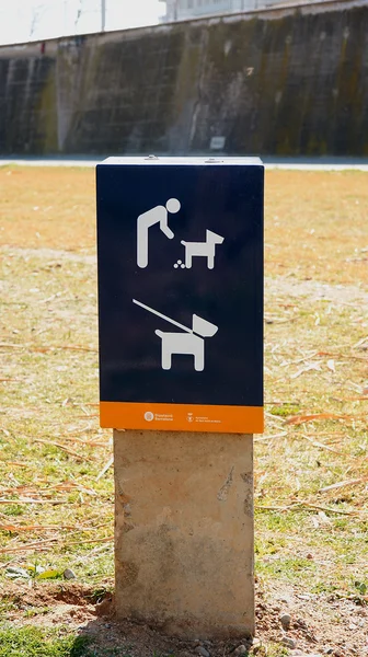 Panneau informatif dans le Parc Fluvial du BesXos — Photo