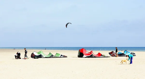 Kitesurfing w plaży w castelldefels — Zdjęcie stockowe