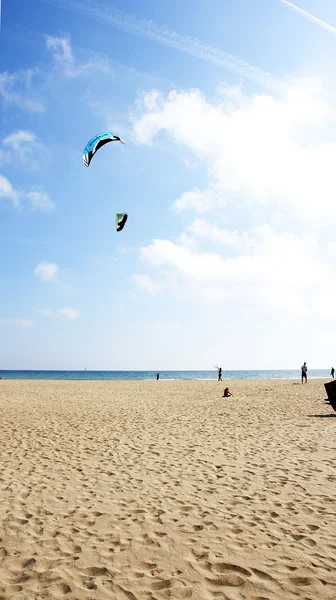 Kitesurf in castelldefels van strand — Stockfoto