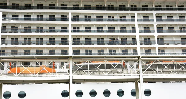 Ventanas y balcones de un transatlántico — Foto de Stock