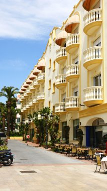 sitges şehrinde bir otel önü