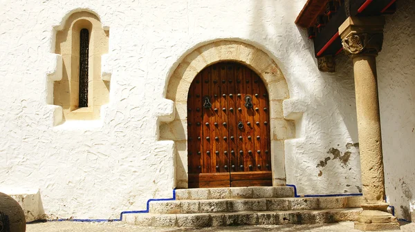 Drzwi pałacu mar i cel w sitges — Zdjęcie stockowe