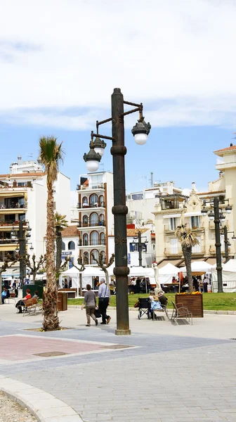 Panorâmica do centro de Sitges com poste de luz — Fotografia de Stock