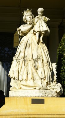 Isabel II heykeli