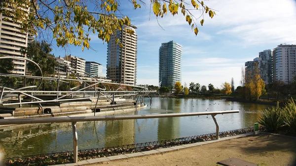 Park o przekątnej morze w Barcelonie — Zdjęcie stockowe