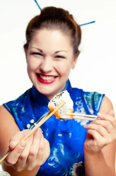 Kız suşi yemek — Stok fotoğraf