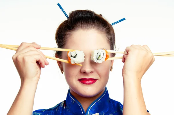 Sushi met zalm prestavleny voor de ogen Stockfoto