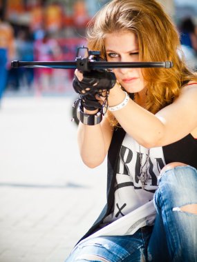 yay ile sokaktaki kız