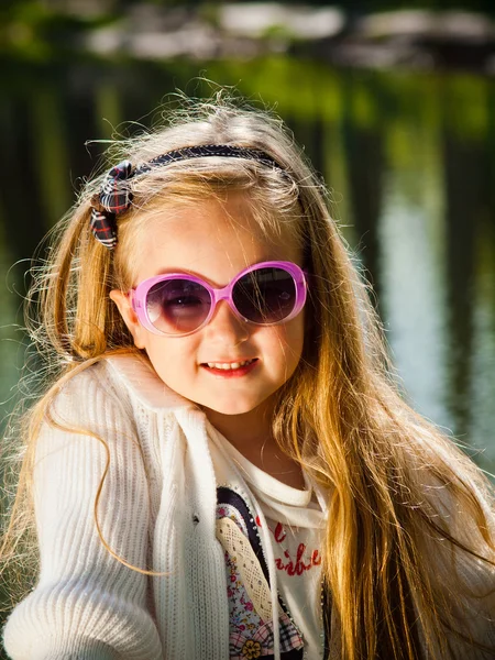 Little girl in sunglasses — Stock Photo, Image