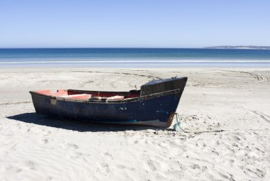 tekne ıssız bir kumsalda bulunan paternoster, Güney Afrika