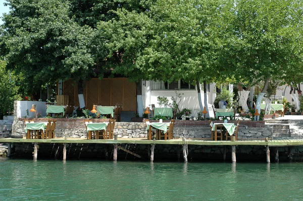 Restoran deniz kenarında