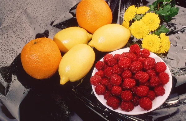 覆盆子、 桔子、 柠檬, — 图库照片