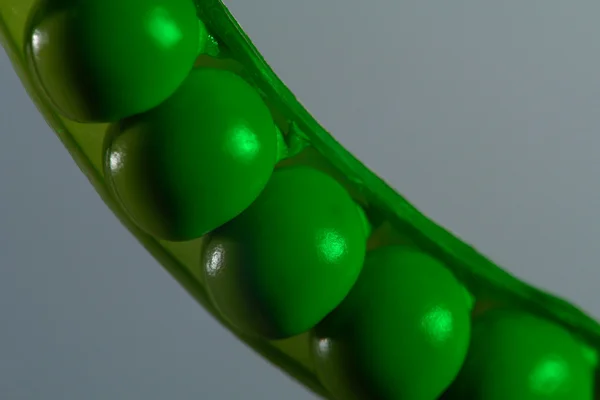 Pea în a green background — Φωτογραφία Αρχείου