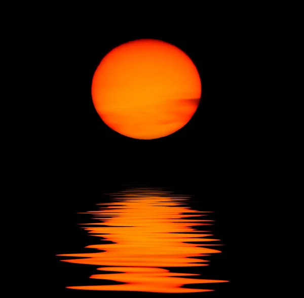 Slunce na pozadí oblohy — Stock fotografie