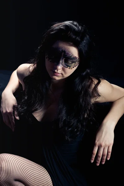Mulher de máscara preta — Fotografia de Stock