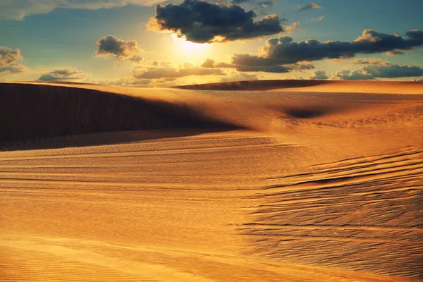 Zachód słońca na pustyni — Zdjęcie stockowe