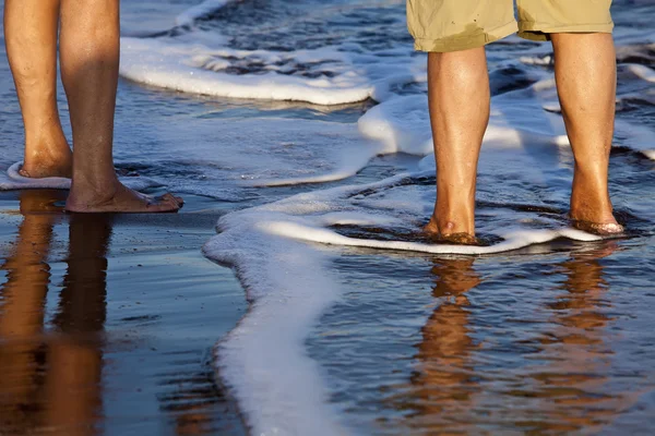 Beine im Strand — Stockfoto