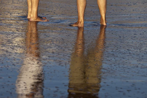 Beine im Strand — Stockfoto