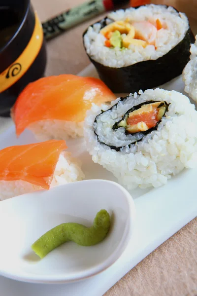 Rotoli di sushi Foto Stock