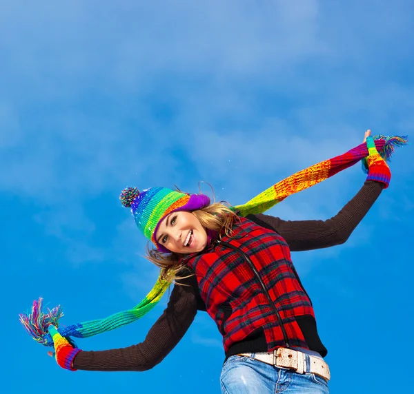 Felice ragazza che salta — Foto Stock