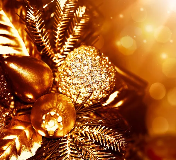 Gyllene julgran dekoration — Stockfoto
