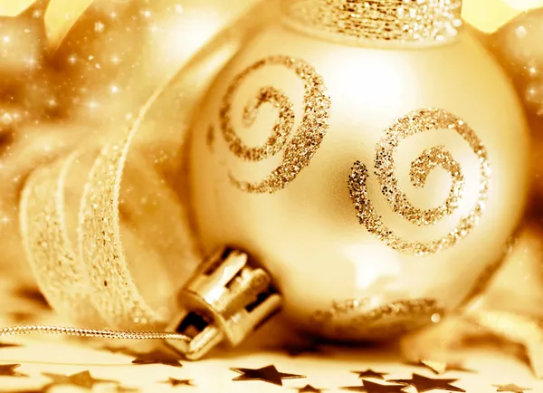 Zlatý vánoční ozdoba stromku — Stock fotografie