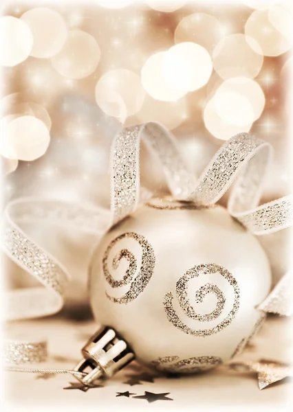 クリスマス ツリーの飾り、安物の宝石の装飾 — ストック写真