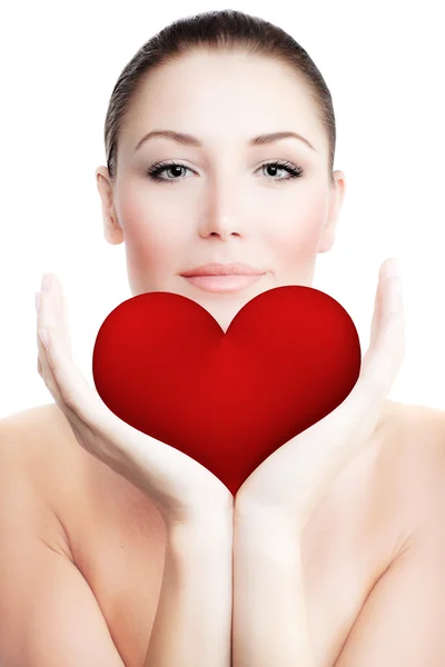 Krásná žena drží velké červené srdce — Stock fotografie