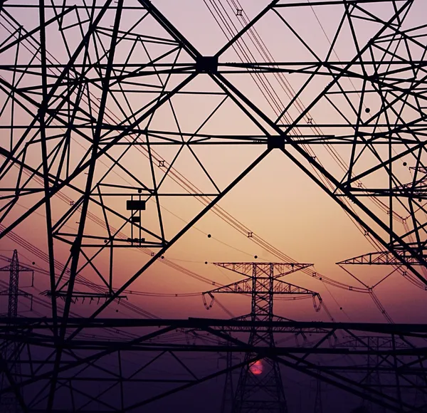 Abstrakter Hintergrund von Strommasten — Stockfoto