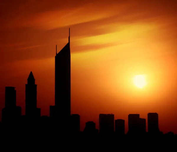在日落时晚谢赫扎耶德路迪拜城 — 图库照片
