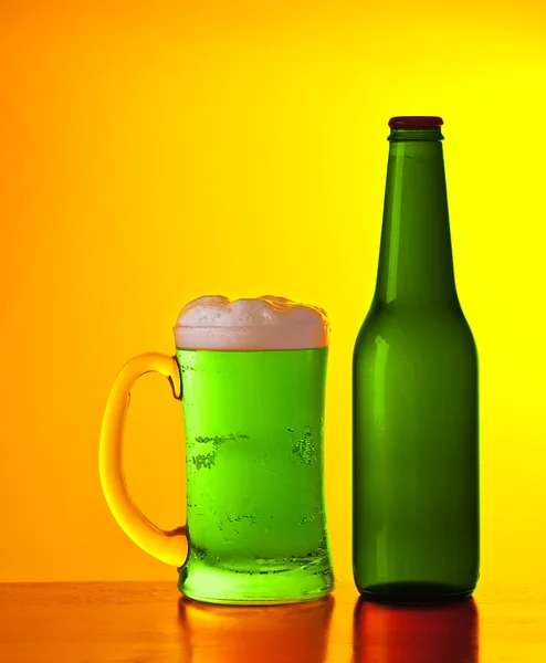 Bière verte irlandaise — Photo
