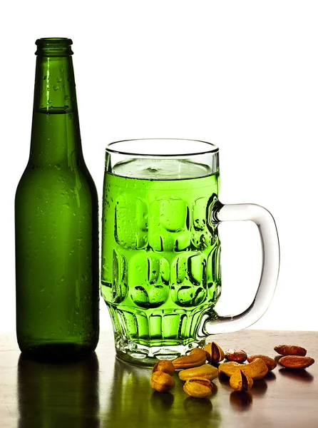 冷绿色啤酒 — 图库照片