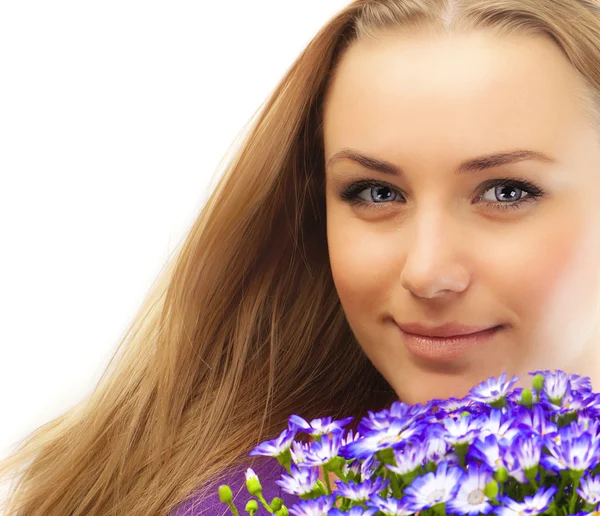 Krásné ženské hospodářství květiny — Stock fotografie