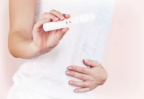 Positive pregnancy test result, closeup on pregnant belly — Stock Photo, Image
