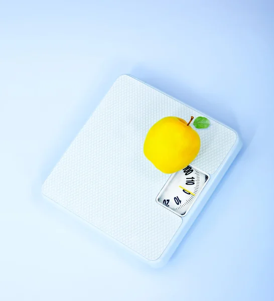 Scales and apple — Stock Photo, Image