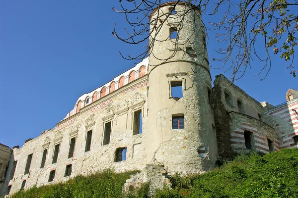 Alte Mauern des Schlosses in Janowiec — Stockfoto