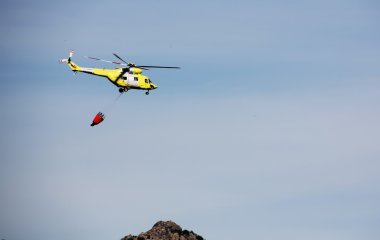 Yangın söndürme helikopterleri yangın dağ